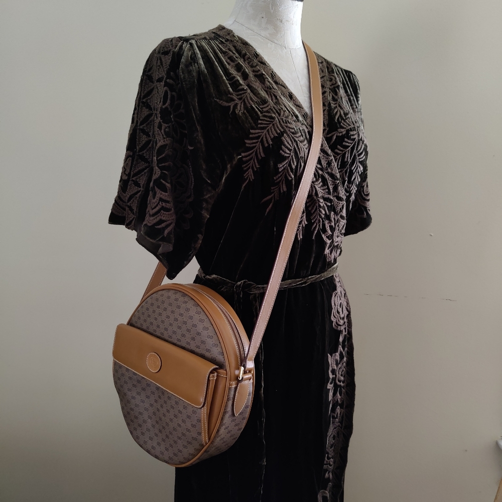 Vintage GUCCI GG Monogram Brown Tan Leather Large Canteen Round Crossbody  - Picture 16 of 16